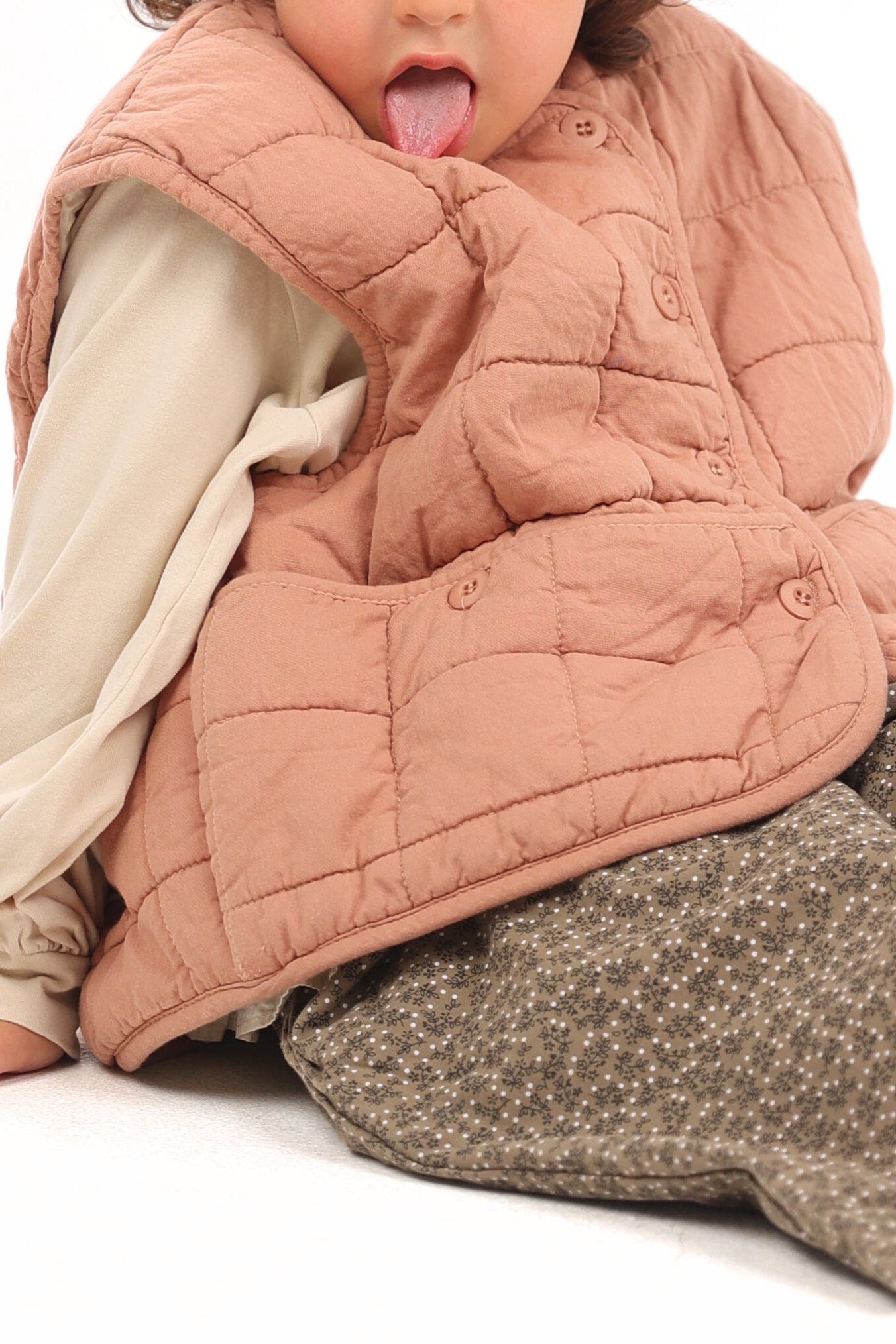 VESTE MANTELASSÉE SANS MANCHE PINKU